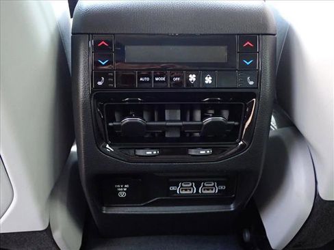 Used 2022 Jeep Grand Cherokee Summit w/ Advanced Protech Group IV AWD/4WD image 11