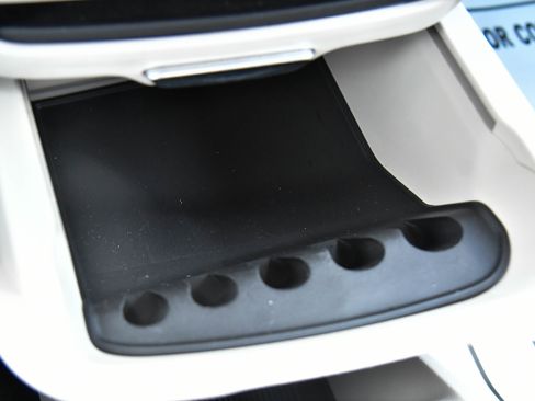 Used 2023 Chrysler Voyager LX image 27