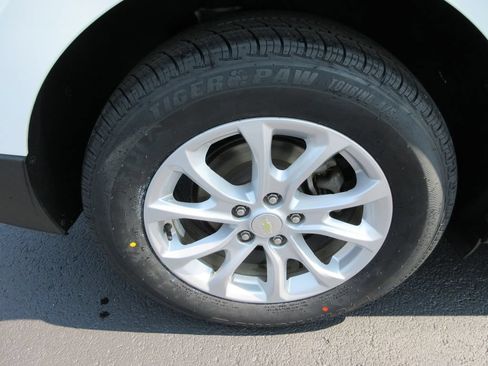 Used 2019 Chevrolet Equinox LT w/ Driver Convenience Package FWD image 9
