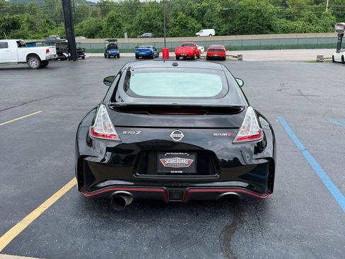 Used 2020 Nissan 370Z NISMO RWD image 4