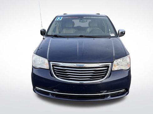 Used 2015 Chrysler Town & Country Touring-L w/ Driver Convenience Group image 8