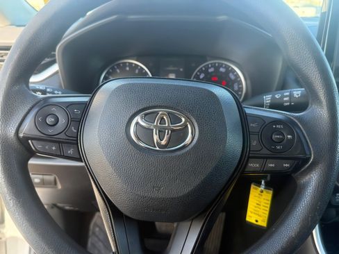 Used 2019 Toyota RAV4 LE image 28