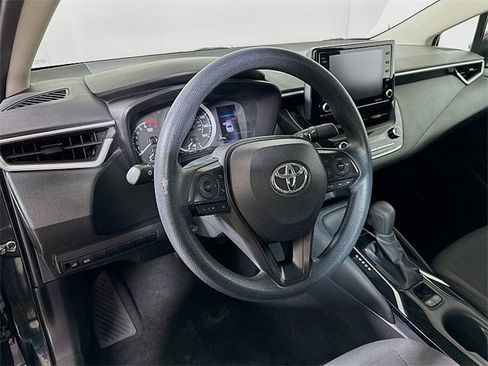 Used 2022 Toyota Corolla LE image 9