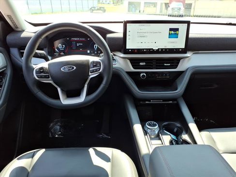 Used 2025 Ford Explorer Active w/ Active Comfort Package AWD/4WD image 16