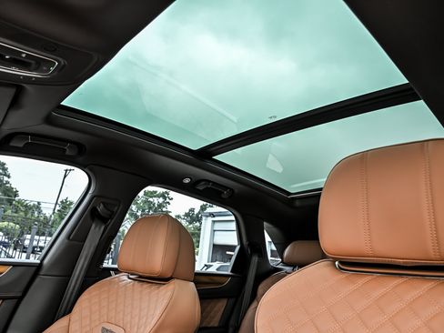 Used 2022 Bentley Bentayga AWD/4WD image 23