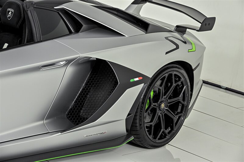 Used 2020 Lamborghini Aventador SVJ AWD/4WD image 15
