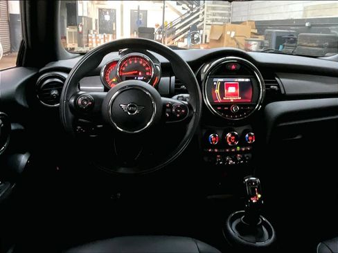 Used 2020 MINI Cooper 2-Door Hardtop image 8