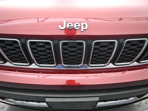 Used 2022 Jeep Grand Cherokee L Laredo w/ Luxury Tech Group I AWD/4WD image 54