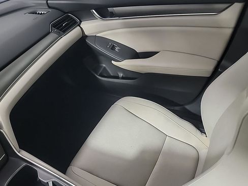 Certified 2018 Honda Accord LX image 22