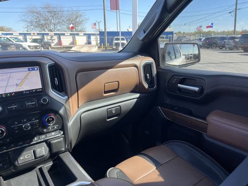 Used 2021 Chevrolet Silverado 1500 High Country w/ Technology Package image 34