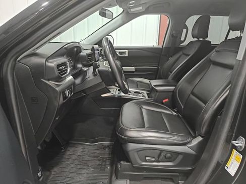 Used 2023 Ford Explorer XLT w/ Equipment Group 202A AWD/4WD image 13