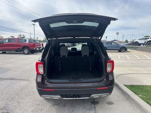Used 2020 Ford Explorer XLT w/ Equipment Group 202A AWD/4WD image 17