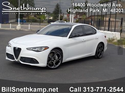 Used 2025 Alfa Romeo Giulia AWD image 1