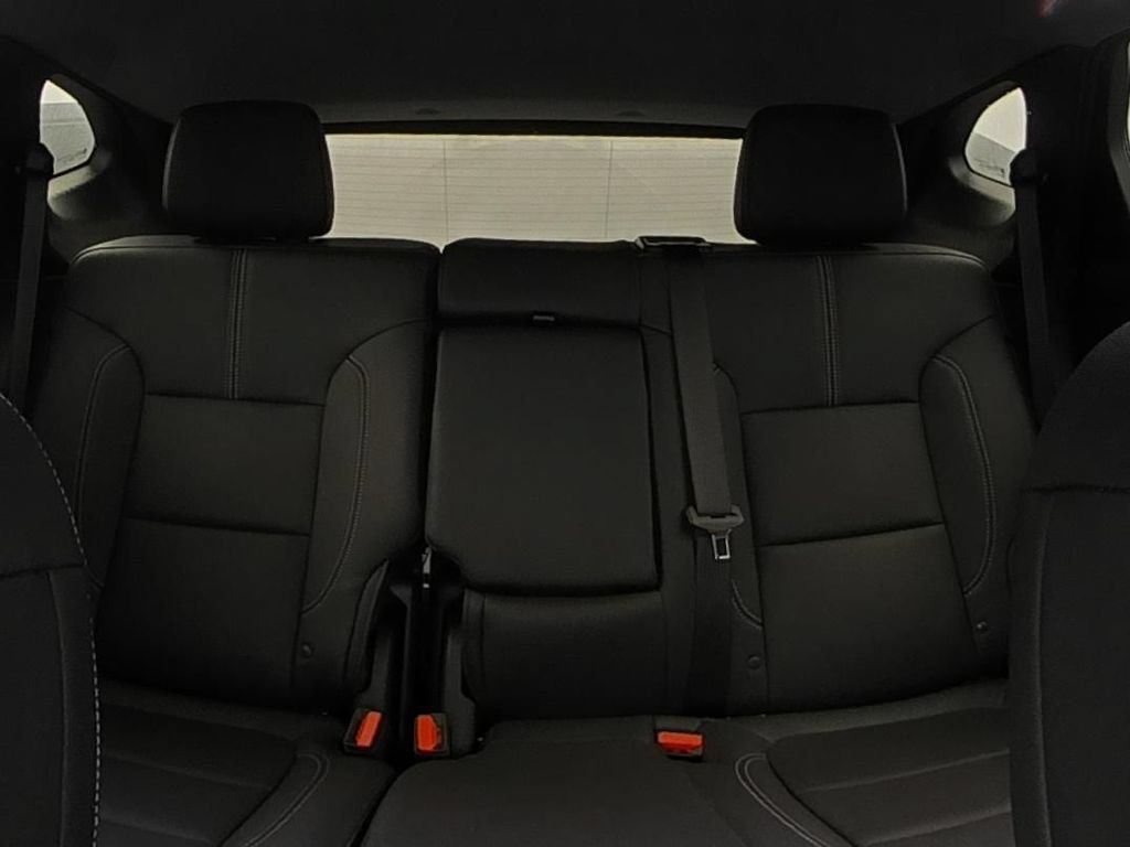Used 2025 Chevrolet Blazer LT w/ Sound & Technology Package FWD image 10