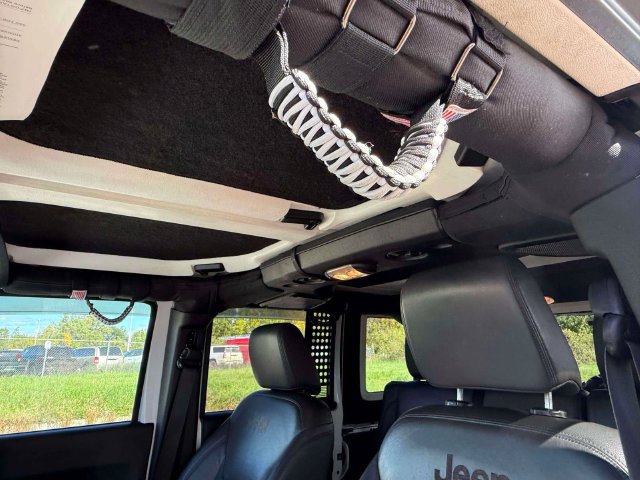 Used 2016 Jeep Wrangler Unlimited Rubicon w/ Connectivity Group AWD/4WD image 21