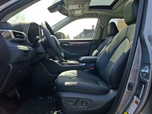 New 2026 Toyota Highlander Limited AWD/4WD image 5