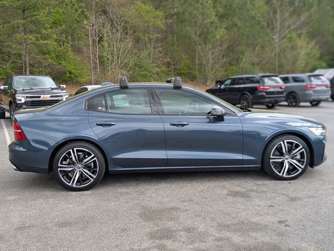 Used 2022 Volvo S60 T8 R-Design image 10