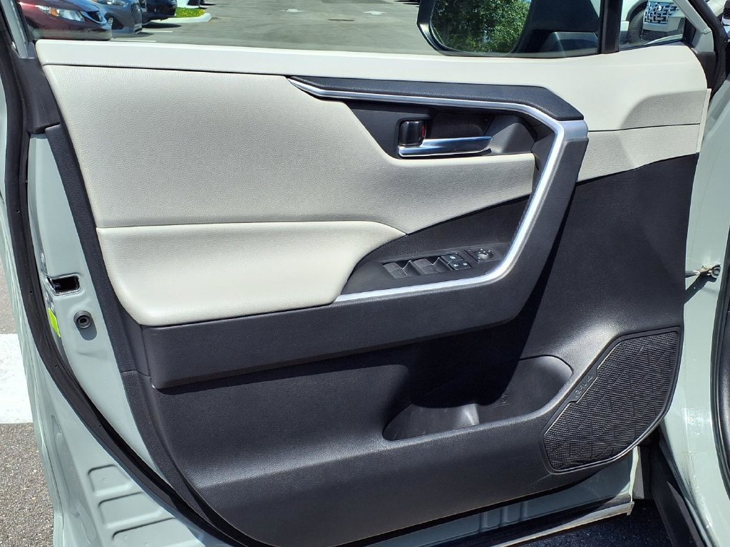 Used 2022 Toyota RAV4 XLE AWD/4WD image 27