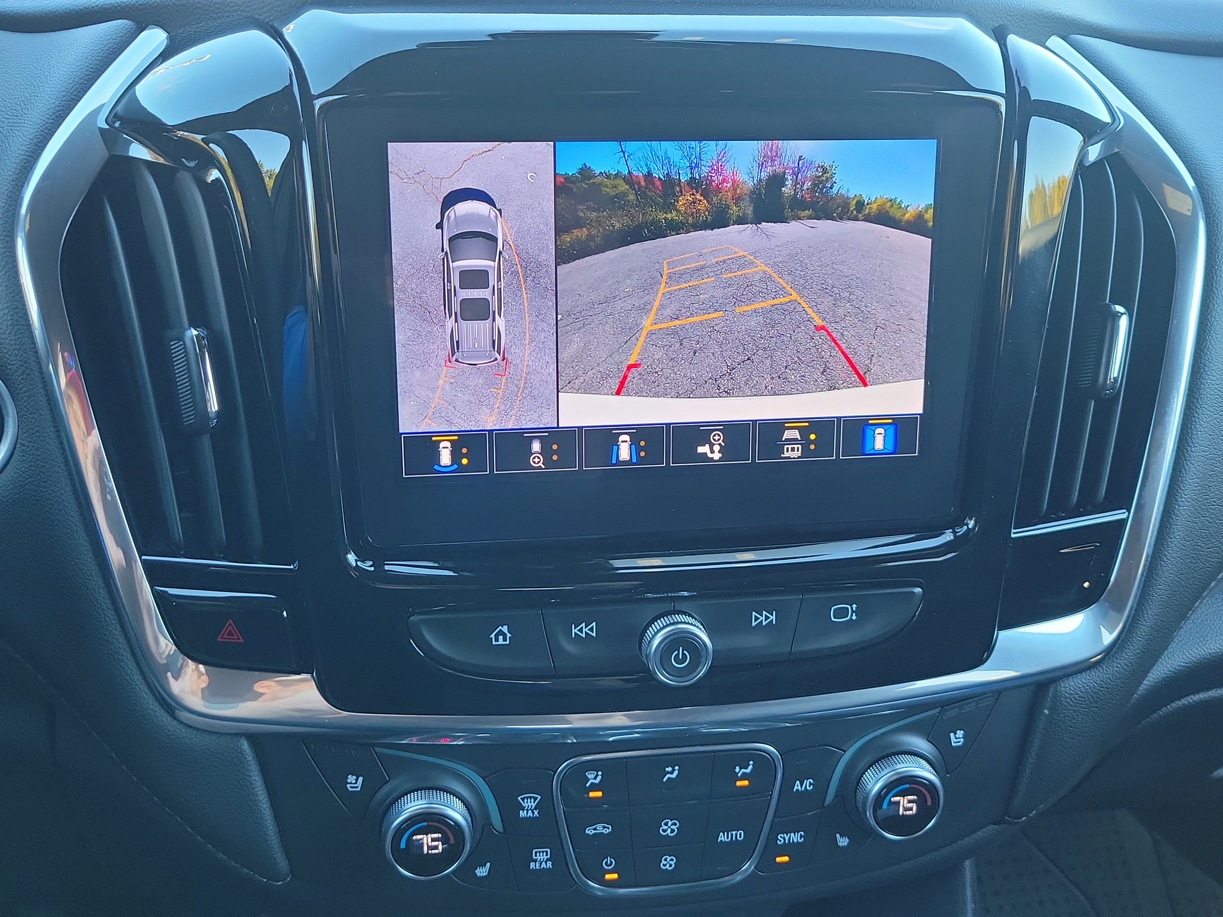 Used 2023 Chevrolet Traverse High Country w/ LPO, Floor Liner Package AWD/4WD image 27