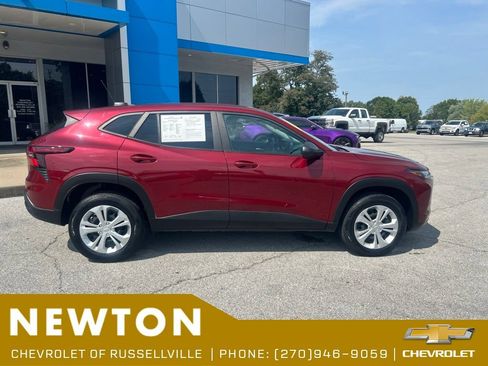 Used 2024 Chevrolet Trax LS FWD image 41