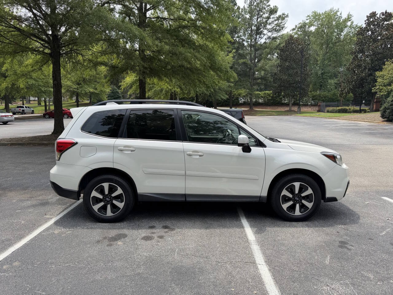 Used 2017 Subaru Forester 2.5i Premium AWD/4WD image 7