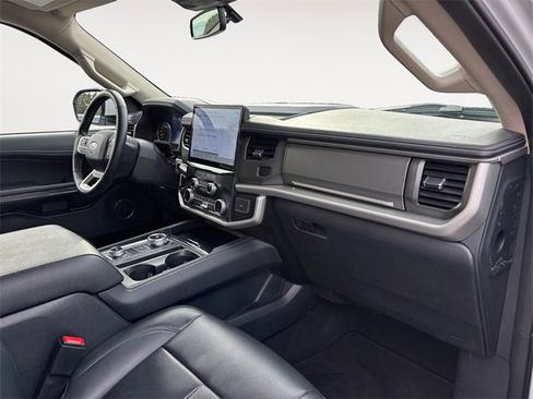 Used 2024 Ford Expedition XLT image 10