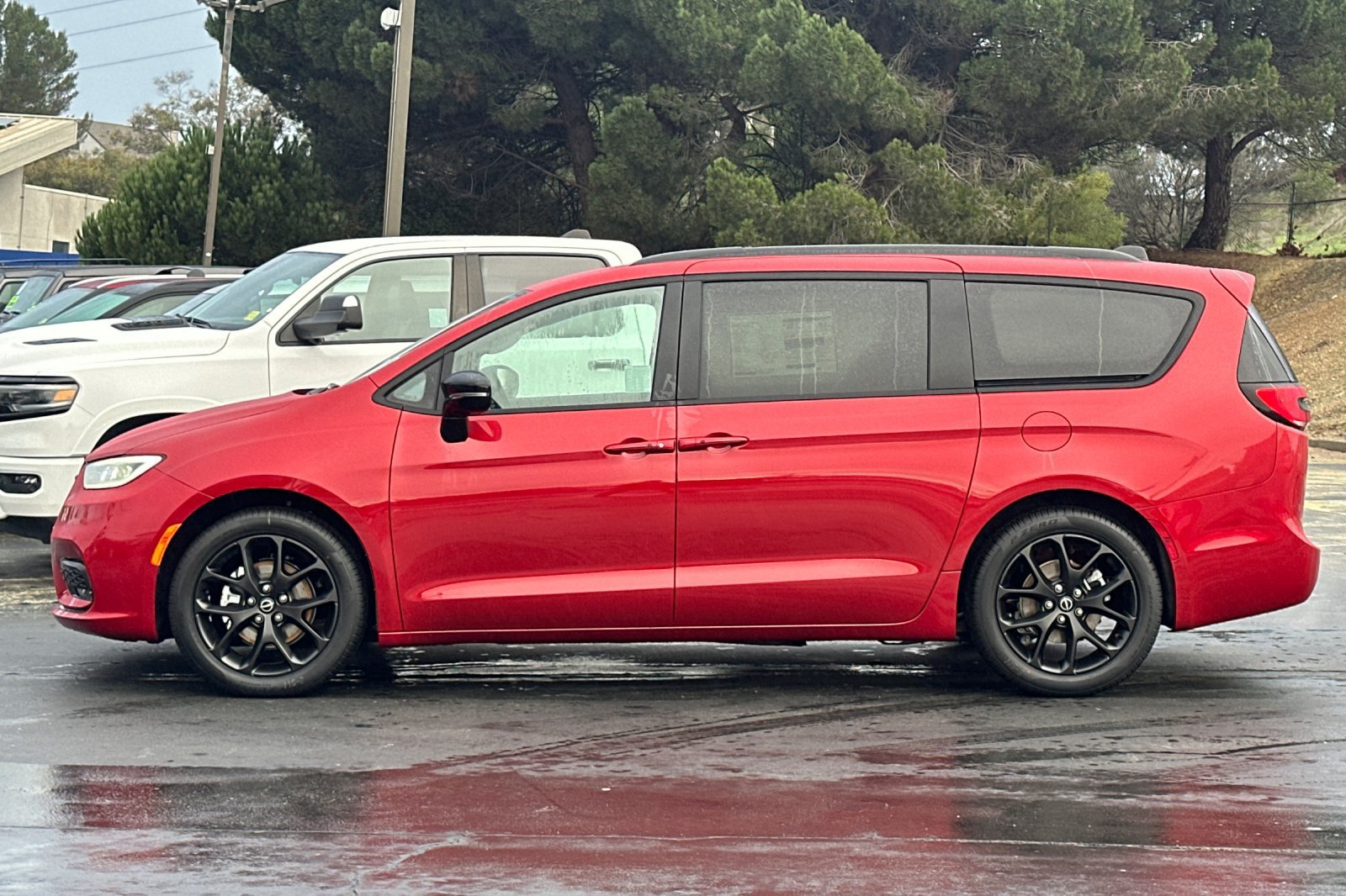 New 2026 Chrysler Pacifica Select w/ S Appearance Package FWD image 8