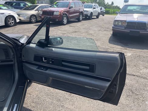 Used 1989 Buick Reatta Coupe FWD image 18