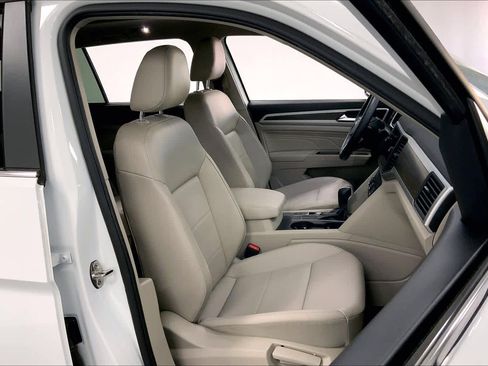 Used 2021 Volkswagen Atlas SE w/ Panoramic Sunroof Package image 8