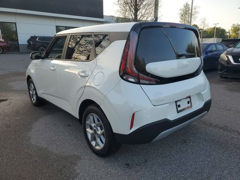 Used 2025 Kia Soul LX w/ LX Technology Package image 2