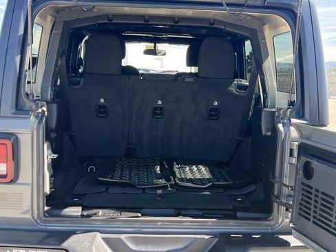 Used 2020 Jeep Wrangler Unlimited Sahara image 25
