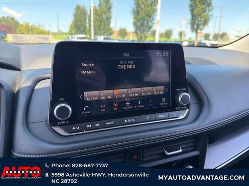 Used 2025 Nissan Rogue SV AWD/4WD image 14