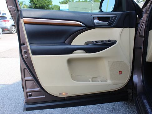 Used 2018 Toyota Highlander Limited AWD/4WD image 10