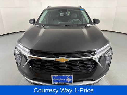 Used 2024 Chevrolet Trax LT FWD image 4