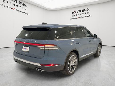 New 2026 Lincoln Aviator 2WD image 9
