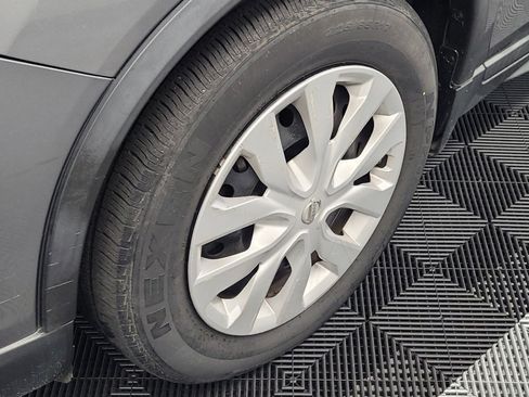Used 2018 Nissan Rogue S FWD image 31
