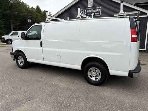 Used 2018 Chevrolet Express 2500 w/ Enhanced Convenience Package RWD image 3