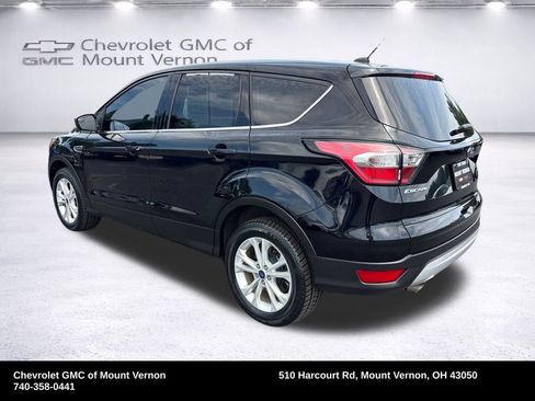 Used 2017 Ford Escape SE w/ SE Cold Weather Package AWD/4WD image 3