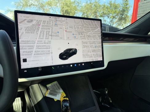 Used 2021 Tesla Model S Plaid image 17