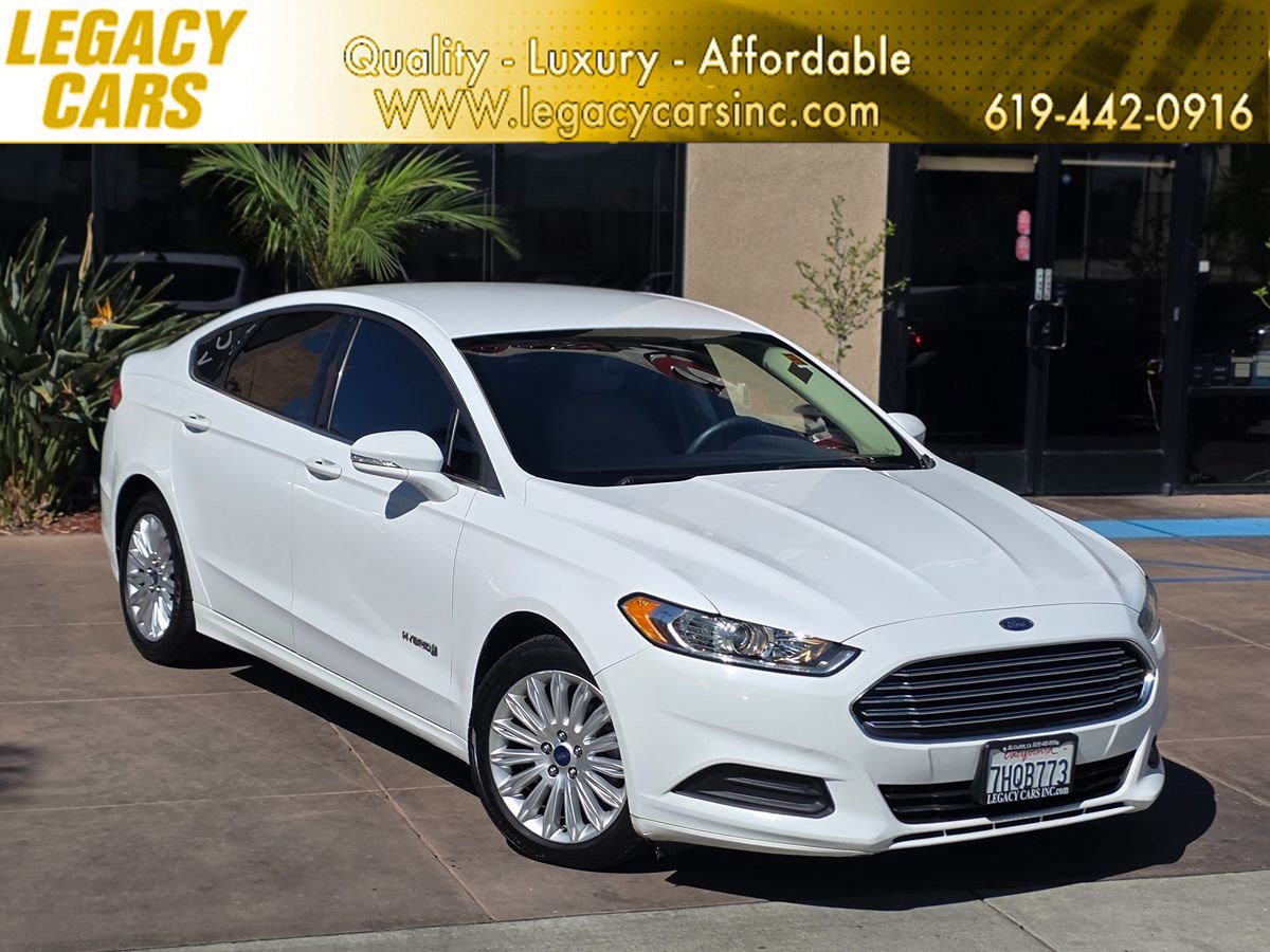 Used 2015 Ford Fusion SE FWD image 1