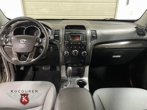 Used 2012 Kia Sorento LX w/ Convenience Pkg image 14