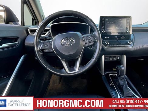 Used 2022 Toyota Corolla Cross XLE w/ Convenience Package image 8