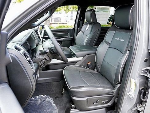 New 2026 RAM 2500 Laramie AWD/4WD image 22