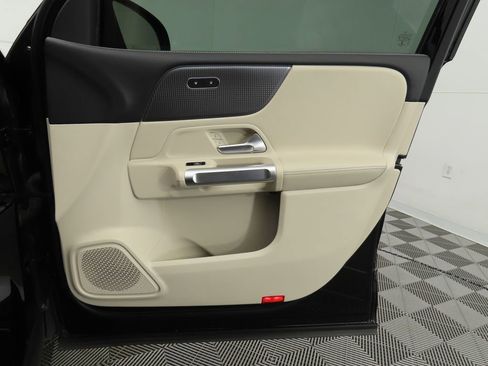 Certified 2022 Mercedes-Benz GLB 250 image 23