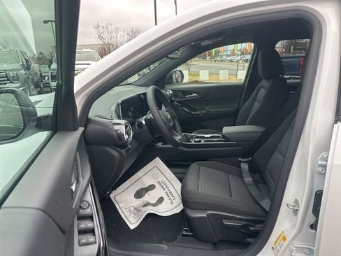 New 2026 Chevrolet Equinox LT w/ Safety and Technology Package FWD image 17