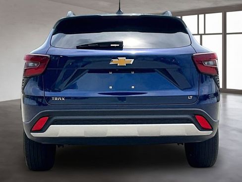 Used 2024 Chevrolet Trax LT w/ Driver Confidence Package FWD image 5