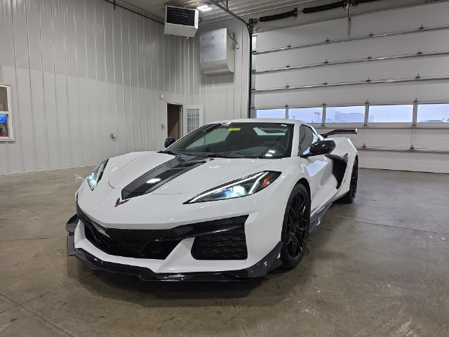 Used 2023 Chevrolet Corvette Z06 w/ Z07 Performance Package RWD image 4
