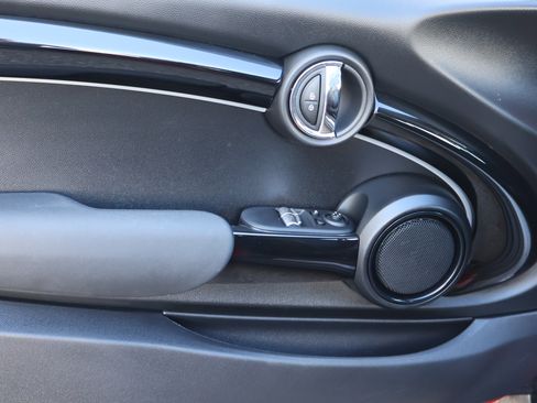 Used 2024 MINI Cooper 2-Door Hardtop image 13