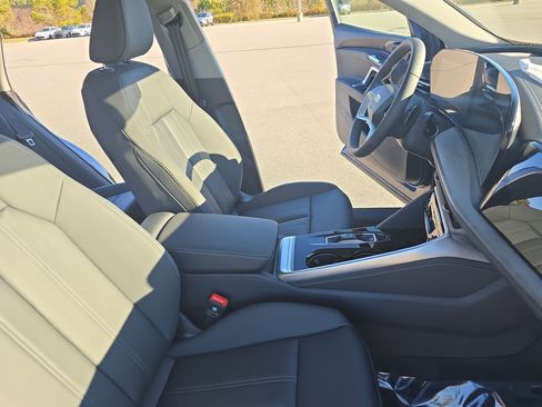 New 2025 Audi Q5 Premium image 10