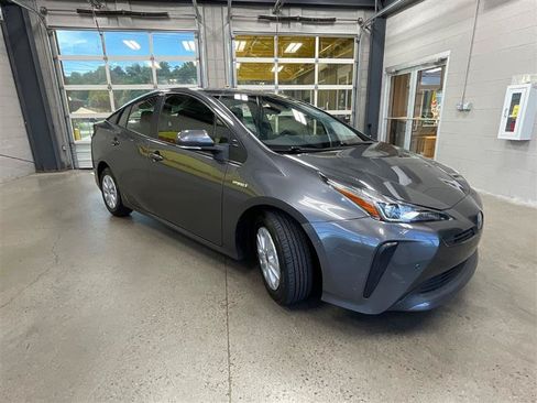 Used 2022 Toyota Prius LE FWD image 7